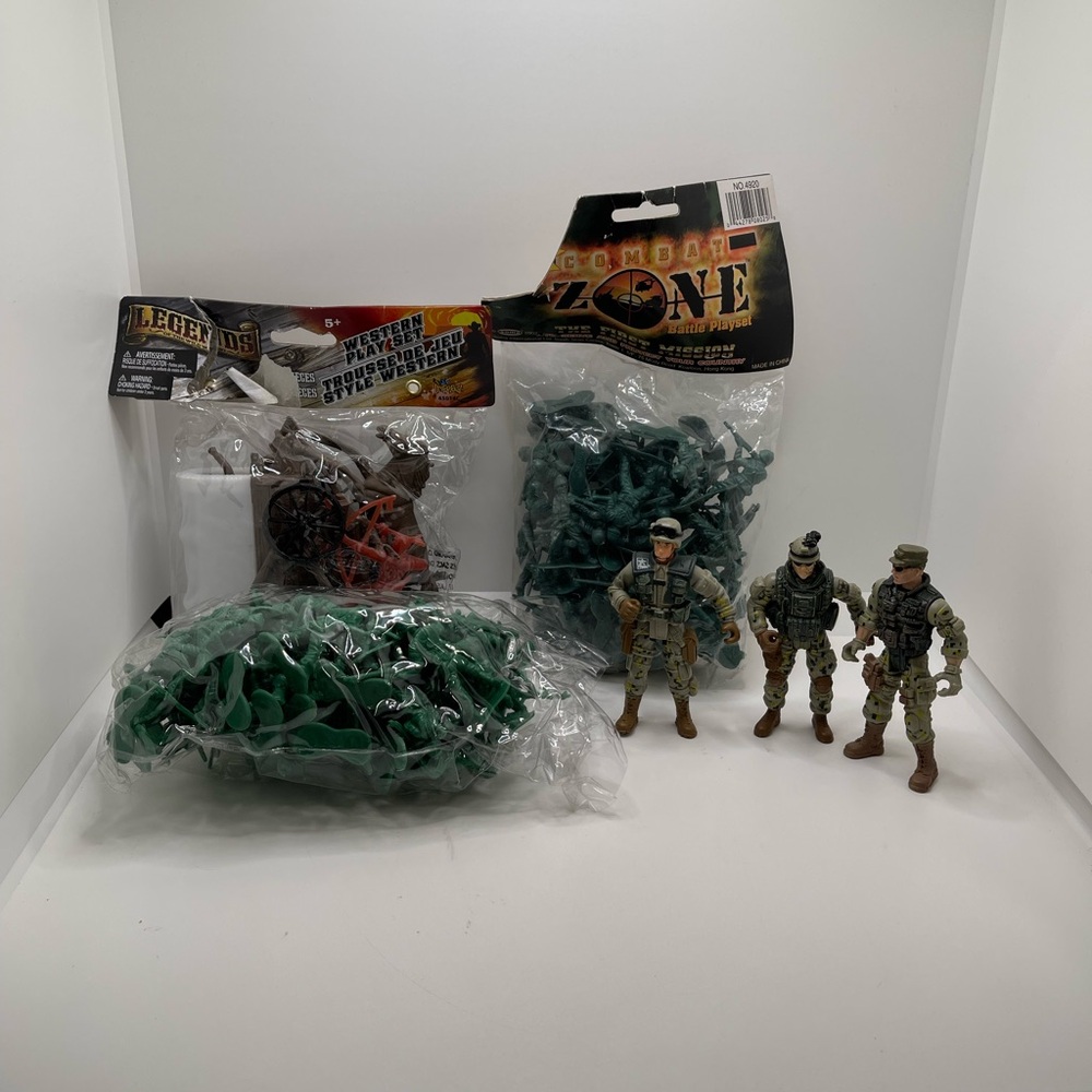Huge Lot Of Green Army Men & Western Play set Plastic Mixed Toys